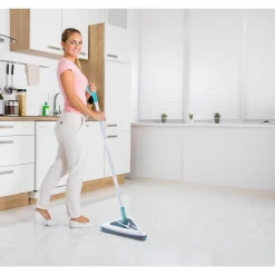 Die moderne Hausfrau Akkubesen Livington Deeper Sweeper
