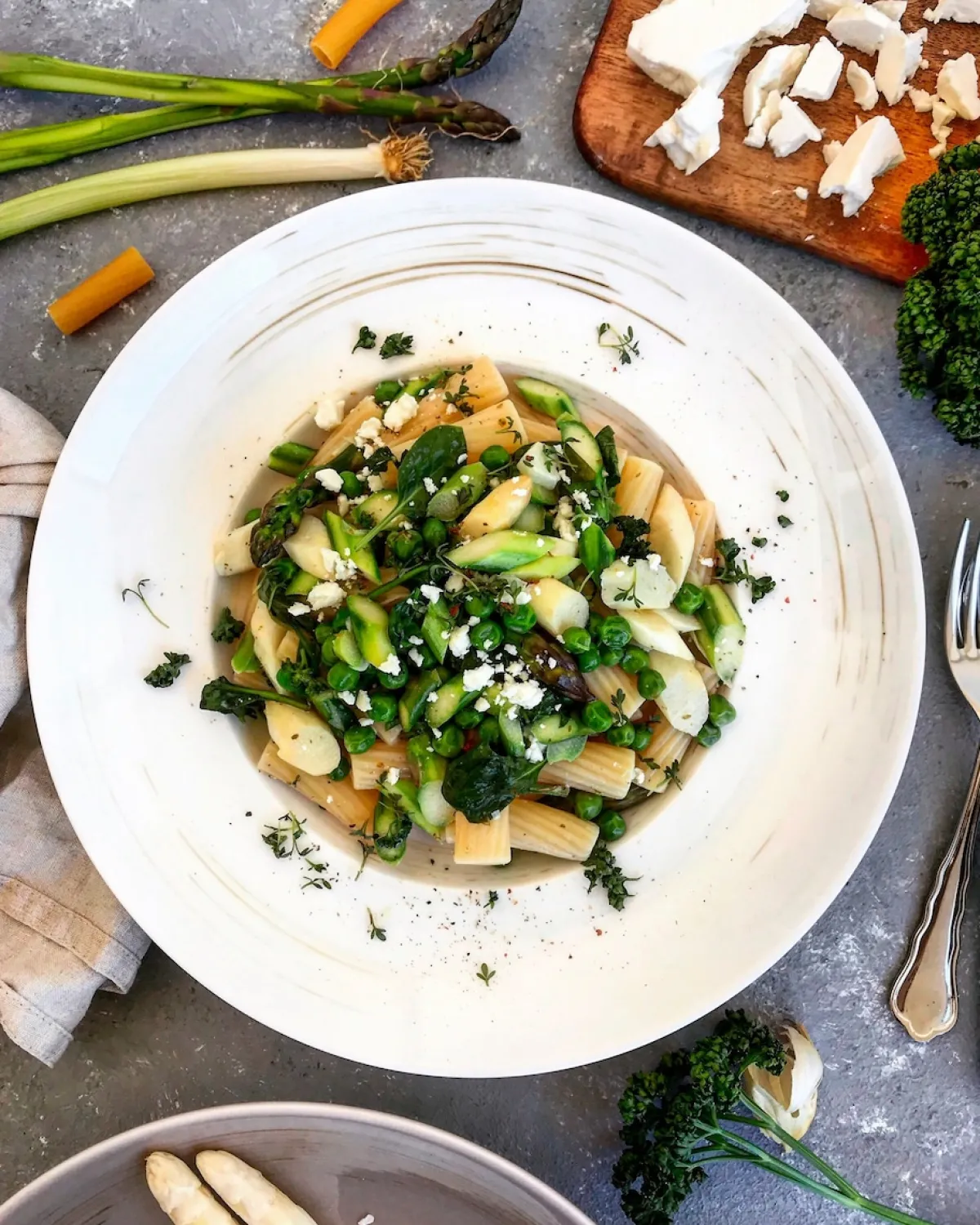 Die moderne Hausfrau Derby Geschirr-Set, Porzellan 4 x Speisteller, 4 x Dessertteller, 4 x Kaffeebecher, 4 x Müslischale