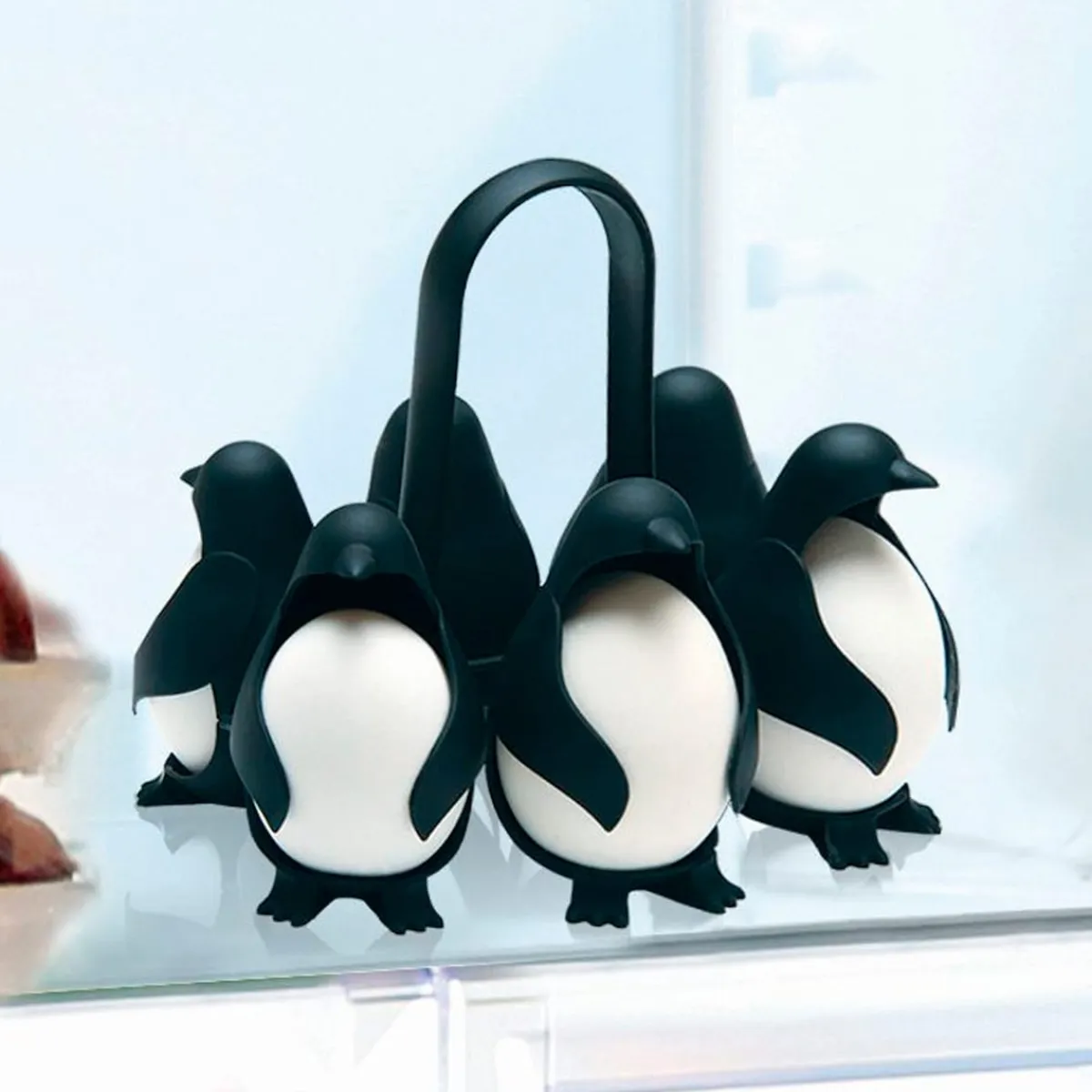 Die moderne Hausfrau Eierhalter Egguins