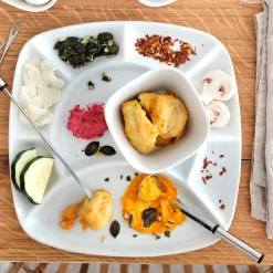 Die moderne Hausfrau Fondueset 1 x Fonduetopf, 1 x Spritzschutz, 1 x Rechaud mit Drehkarusell, 1 x Brenner, 6 x Fonduegabeln, 6 x Fonduelöffel, 6 x Schälchen, 6 x Fondueteller