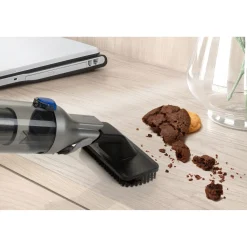 Die moderne Hausfrau Hand und Bodenstaubsauger 