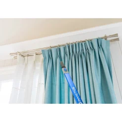 Die moderne Hausfrau Hand und Bodenstaubsauger 