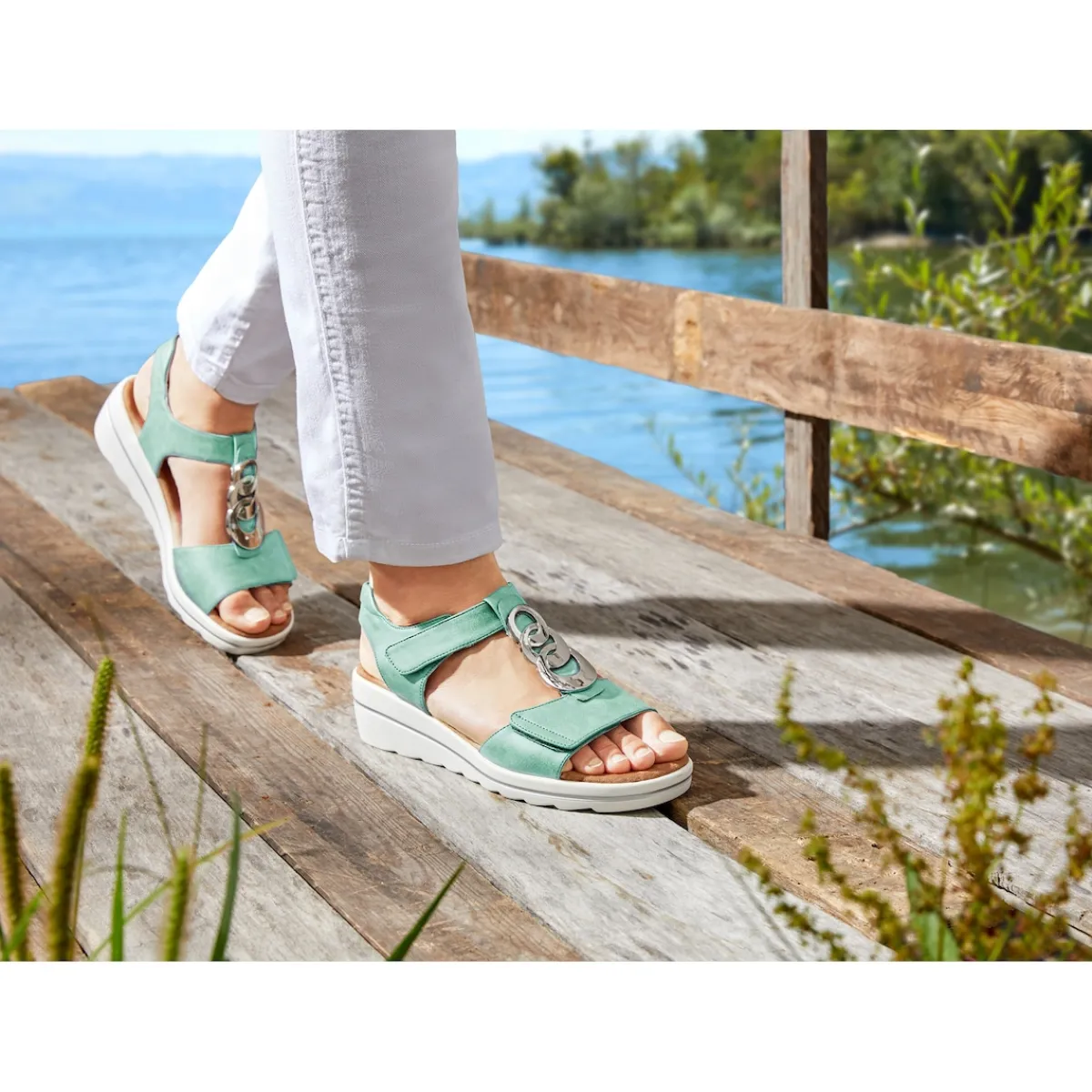 Damen Die moderne Hausfrau Klett-Sandale "Elegant" grün