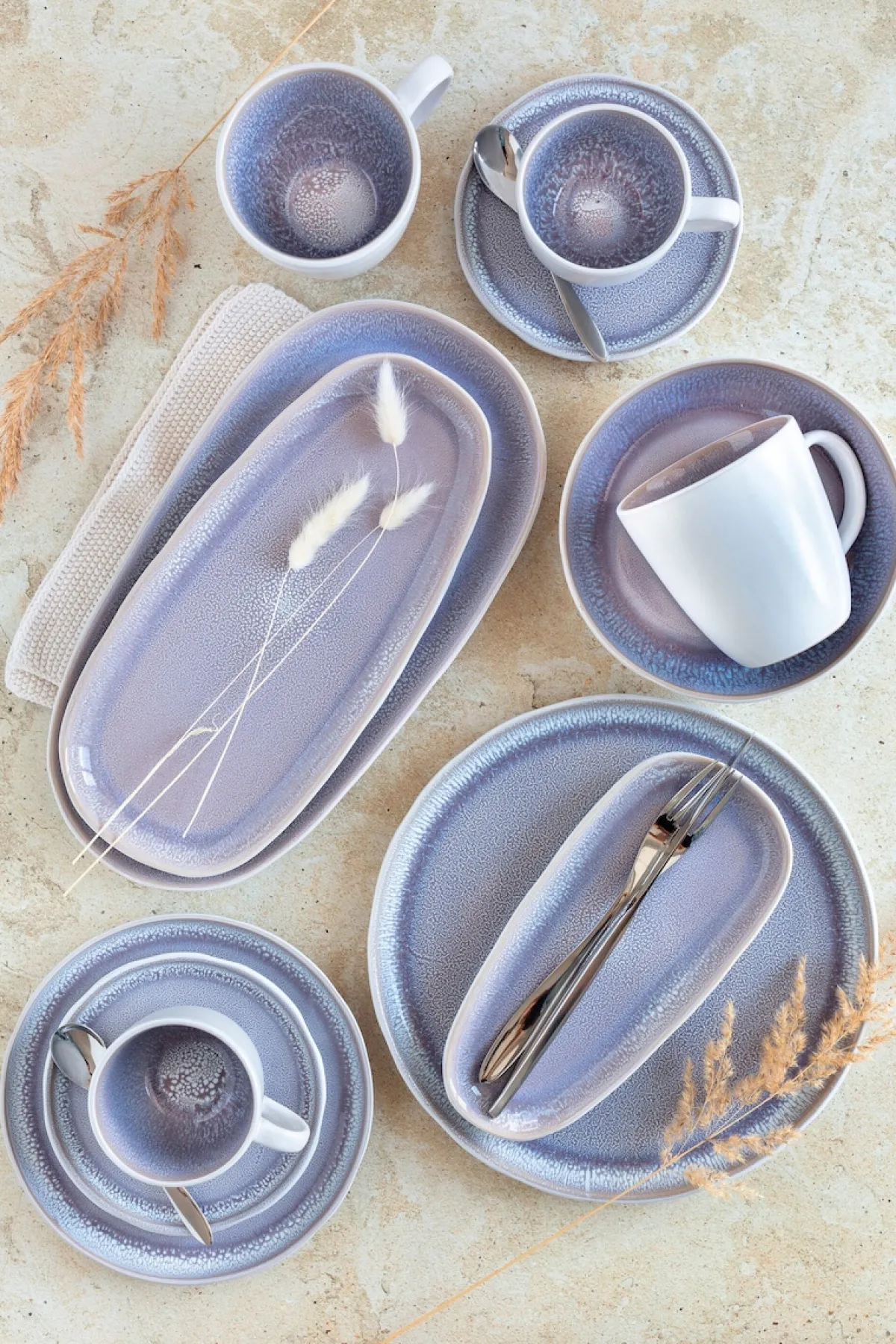 Die moderne Hausfrau Kombiservice, Steinzeug Elea Flieder