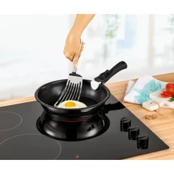 Die moderne Hausfrau Pfannenwender