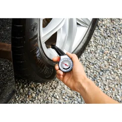 Die moderne Hausfrau Reifendruckprüfer