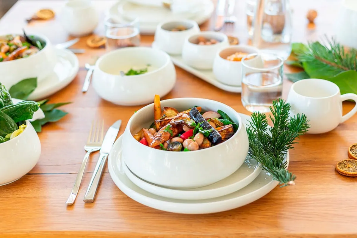 Die moderne Hausfrau Schüsselset, Porzellan Taya