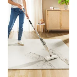 Die moderne Hausfrau Sprühwischer & Teppichkehrer