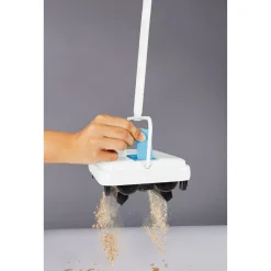 Die moderne Hausfrau Teppichkehrer 