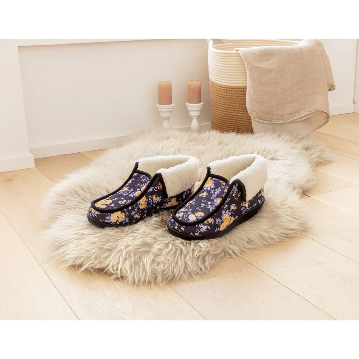 Damen Die moderne Hausfrau Thermo-Haussschuh "Blumen"