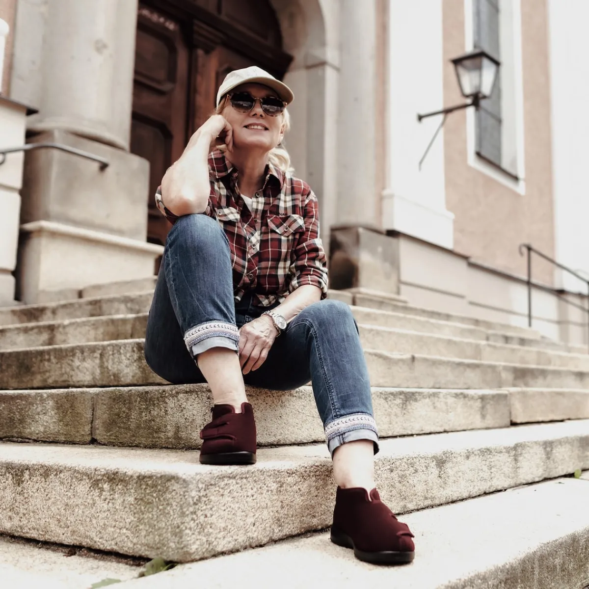 Damen Die moderne Hausfrau Verbandschuh Genua bordeaux