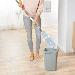 Die moderne Hausfrau Wischmopp mit Sprühfunktion 